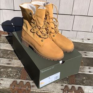 Woman’s Timberland Boots Size 8 in box never worn